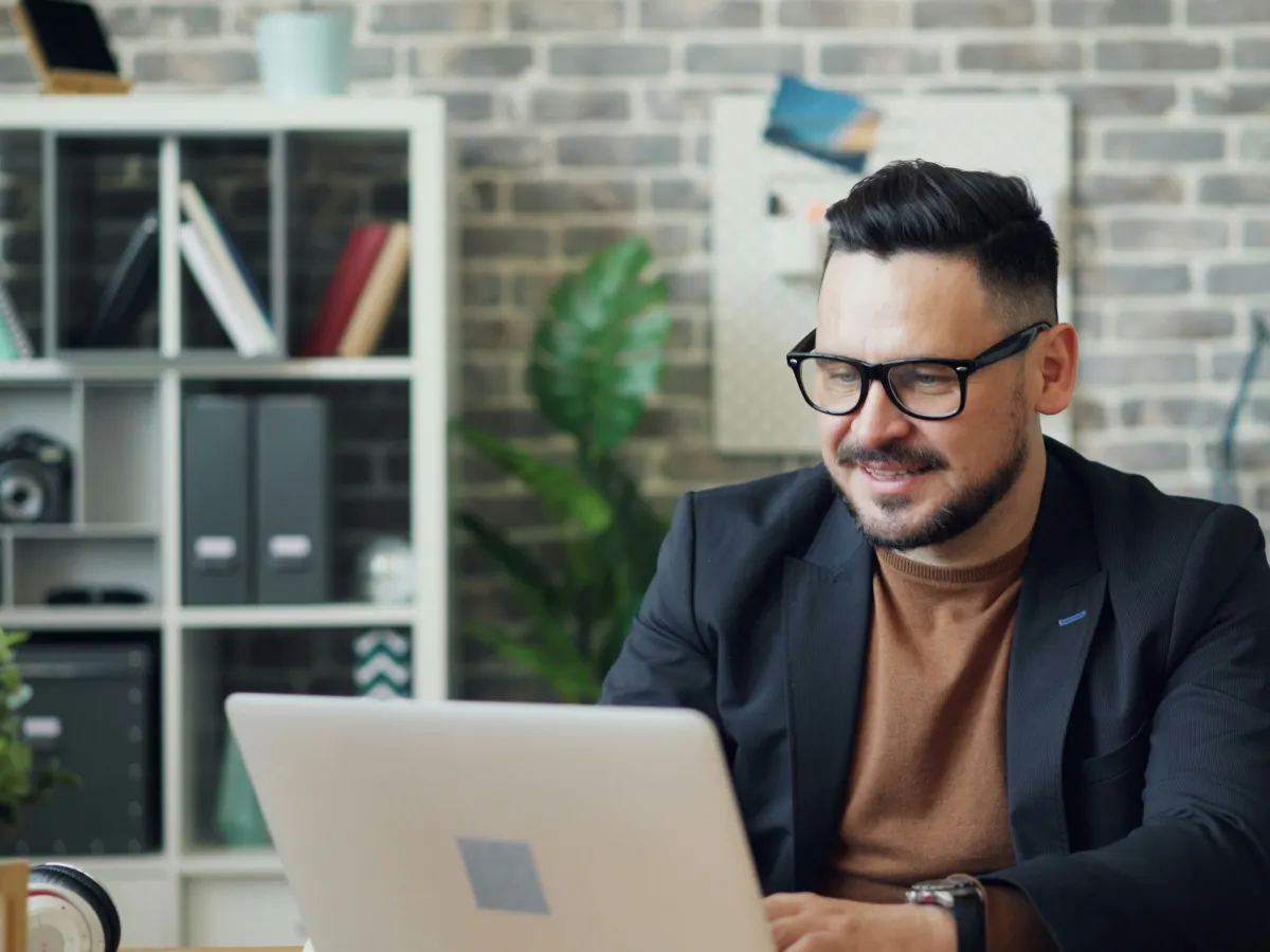 Live forex trading platform showing currency trading tools and market movement